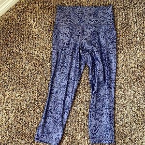 Athleta salutation II capri with pockets- purple print